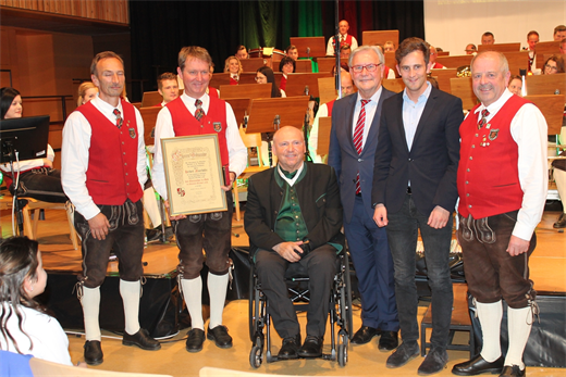 Foto für Goldenes Ehrenzeichen der Gemeinde Ottendorf für Herbert Maierhofer
